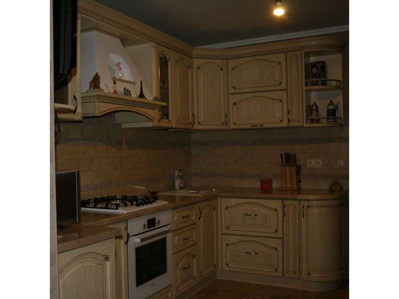 классическая угловая кухня в Нижнекамске