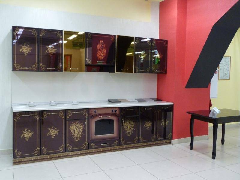 кухня прямая с рисунком из золота в Нижнекамске