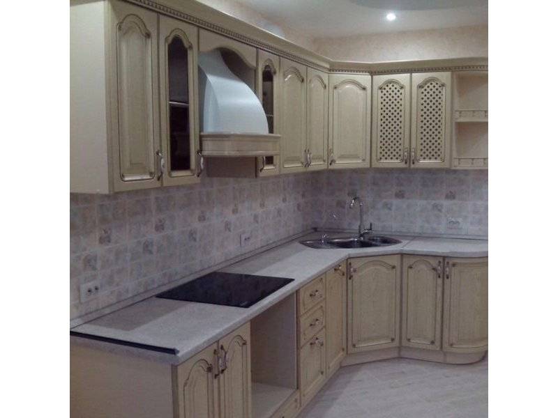 классическая угловая кухня в Нижнекамске