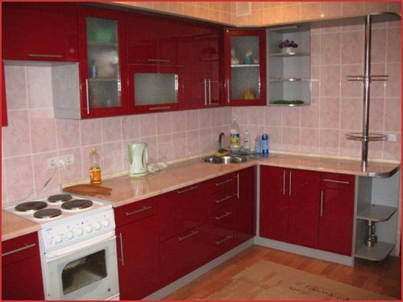 угловая красная кухня в Нижнекамске