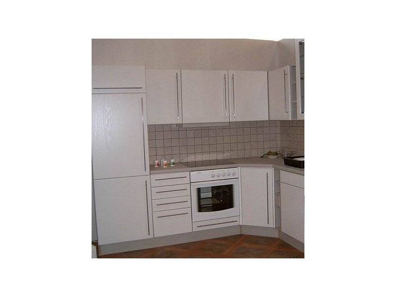 угловая белая кухня в Нижнекамске