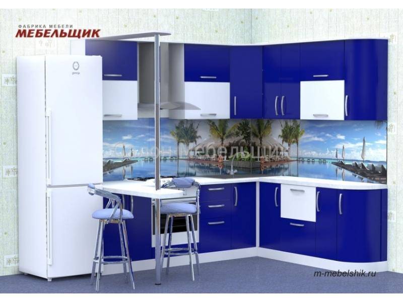 синяя кухня с фасадами из пластика в Нижнекамске