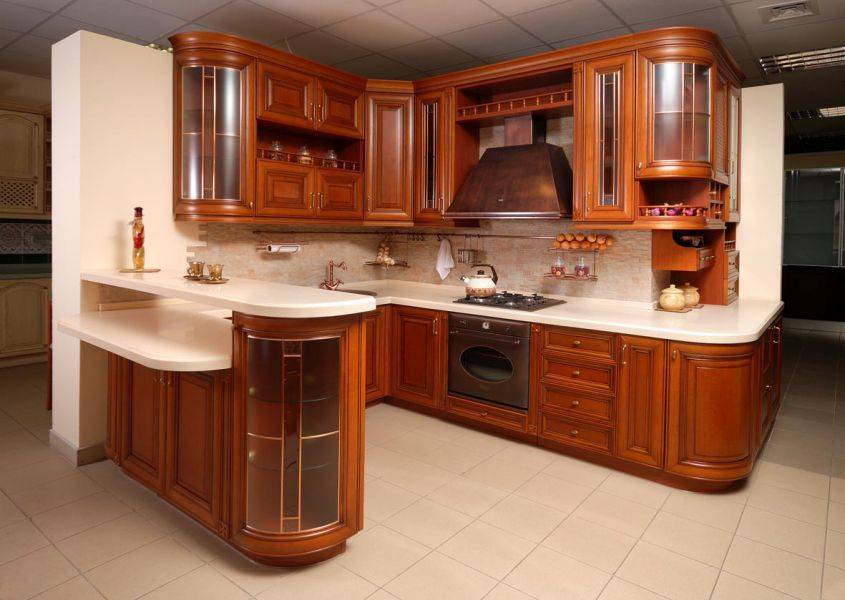 угловая кухня классика в Нижнекамске
