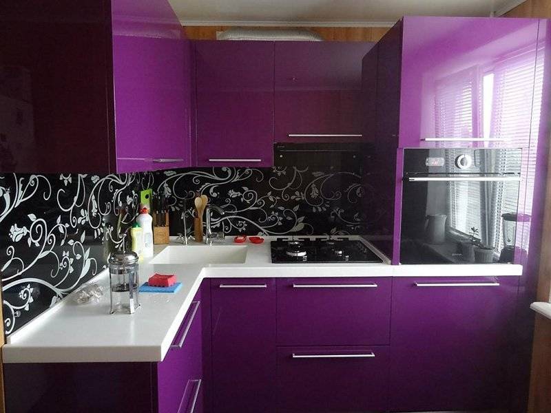 фиолетовая угловая кухня фасады эмаль в Нижнекамске