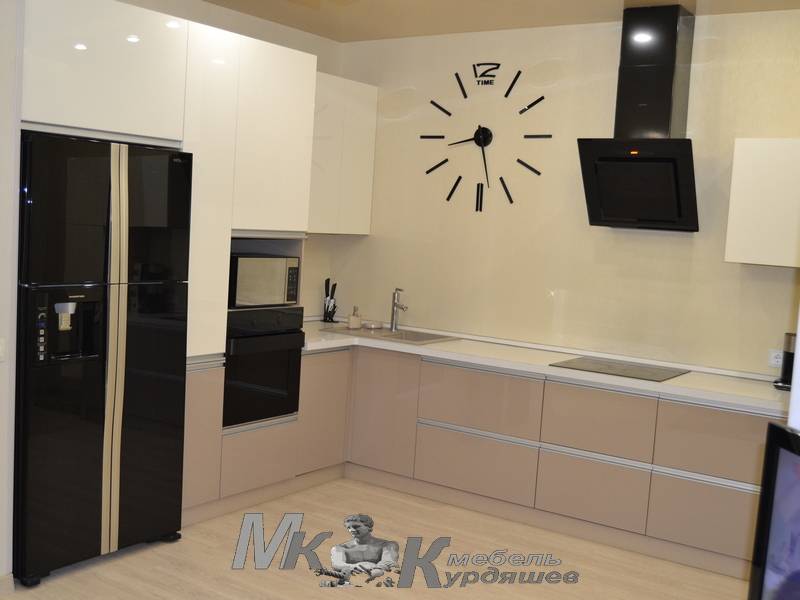 угловая современная кухня в Нижнекамске