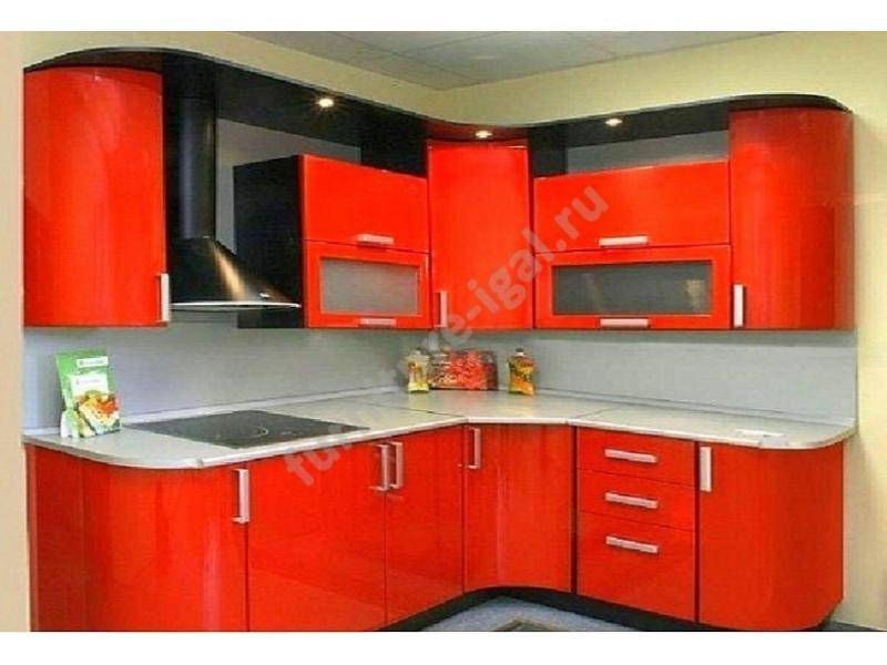 угловая красная кухня в Нижнекамске