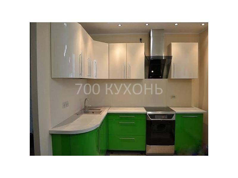 зелено-белая угловая кухня в Нижнекамске