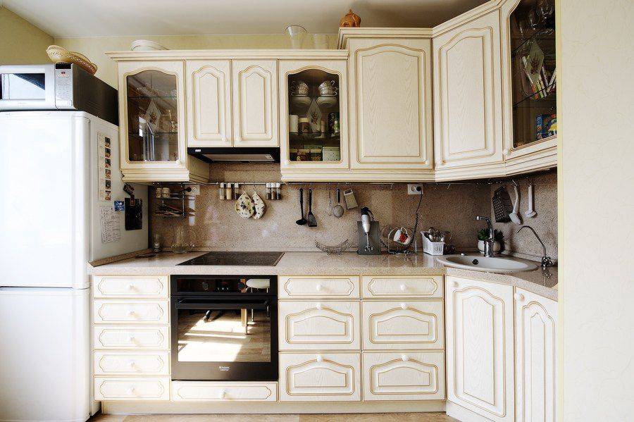 угловая кухня с патиной в Нижнекамске