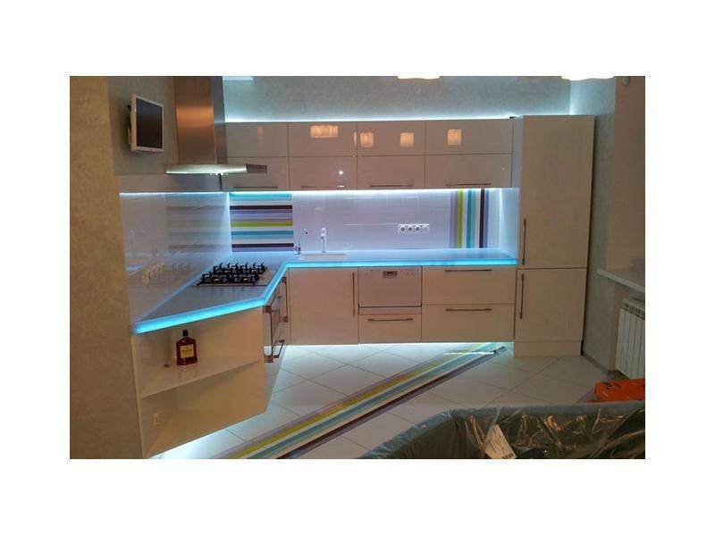 современная угловая кухня в Нижнекамске