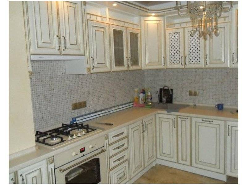 угловая кухня в классическом стиле в Нижнекамске