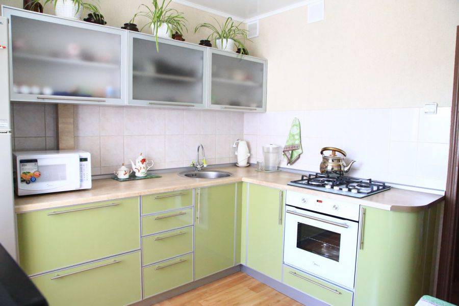 небольшая угловая кухня в Нижнекамске