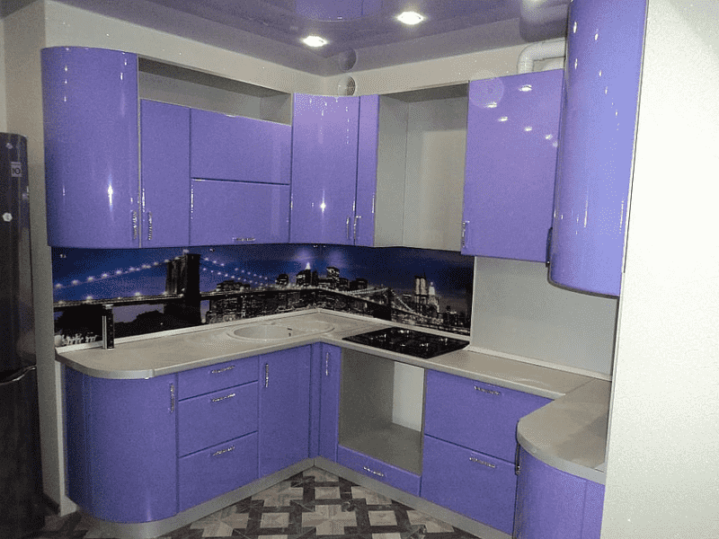 сиреневая радиусная кухня в Нижнекамске