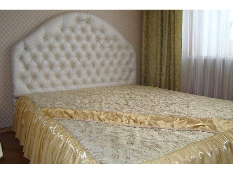 кровать с высоким изголовьем в Нижнекамске