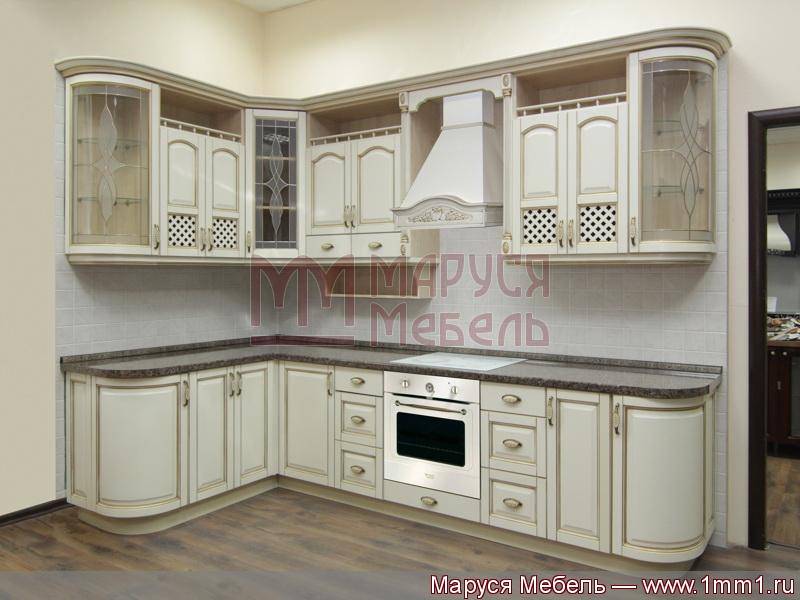 кухня угловая классика массив в Нижнекамске