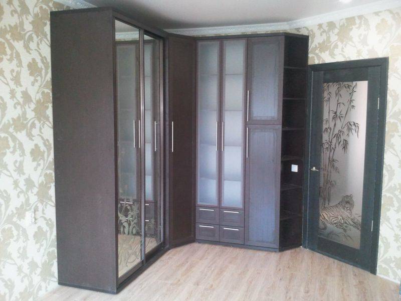 большой угловой шкаф в коридор в Нижнекамске