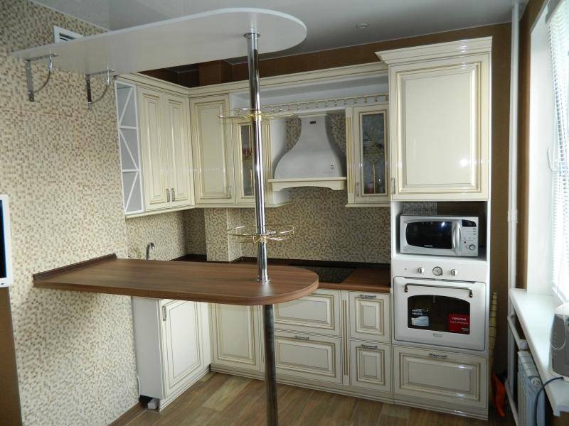 светлая угловая кухня в Нижнекамске