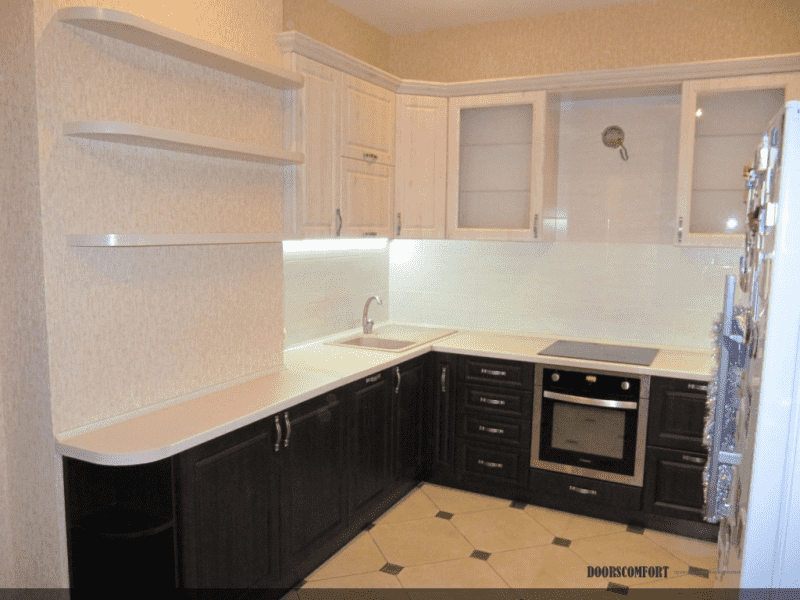 большая угловая кухня кантри в Нижнекамске