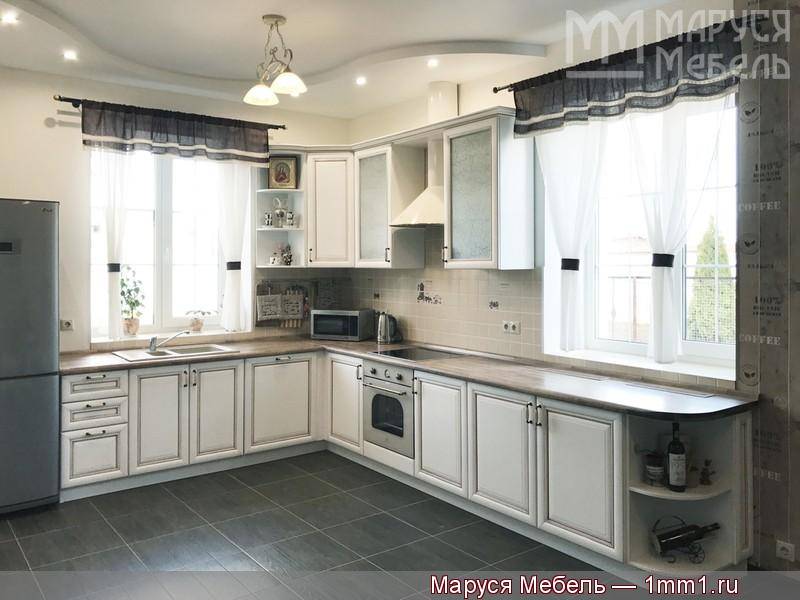 кухня с двумя окнами из массива нокта в Нижнекамске