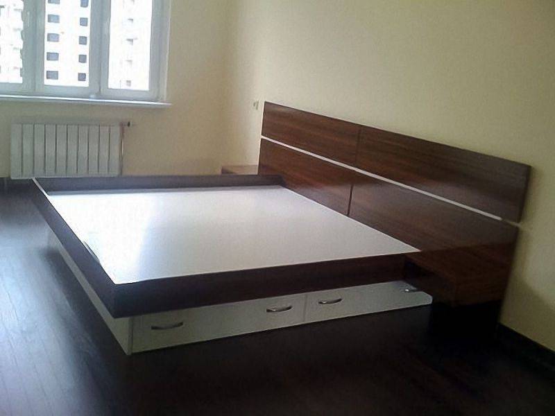 высокая двуспальная кровать с ящиками в Нижнекамске
