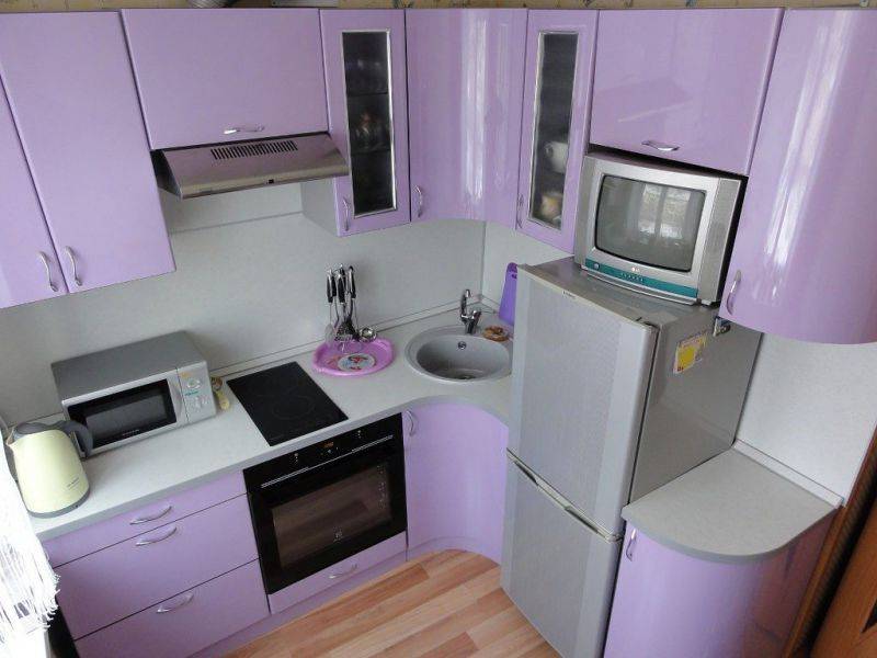 маленькая сиреневая кухня в Нижнекамске