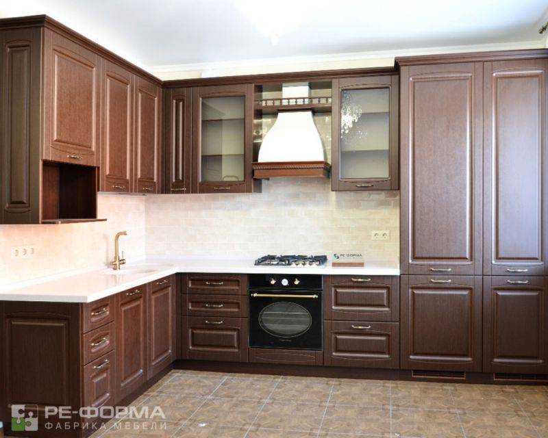 угловая классическая кухня 003 в Нижнекамске