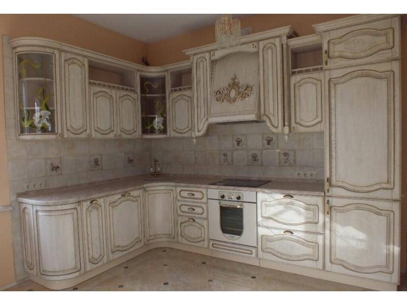 светлый кухонный гарнитур в Нижнекамске