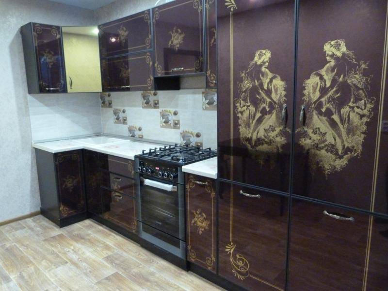 кухня угловая с рисунком из золота в Нижнекамске