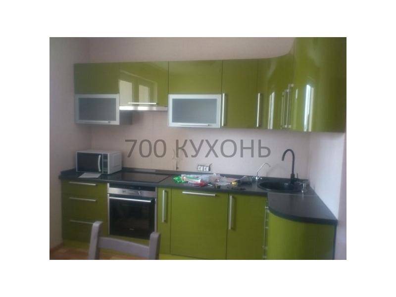зеленая угловая кухня в Нижнекамске