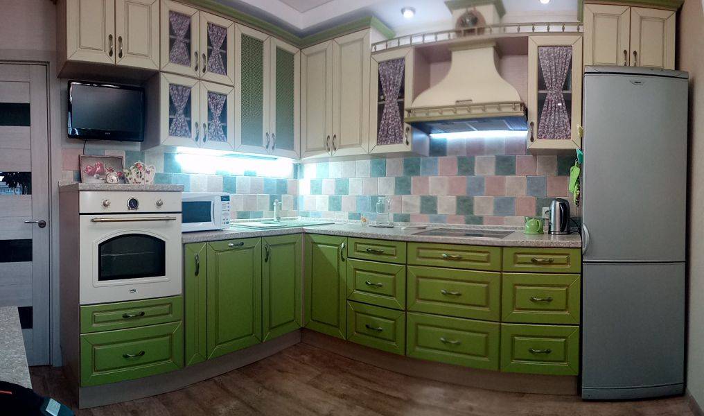 удобная угловая кухня в Нижнекамске