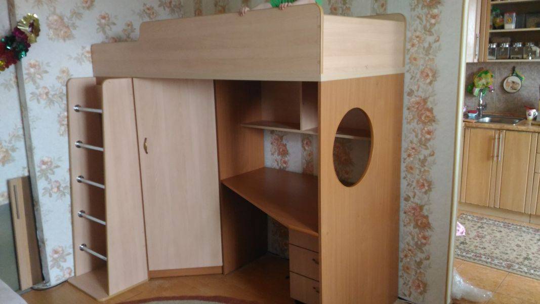 детская кровать-чердак с рабочим местом и шкафом в Нижнекамске