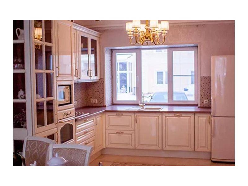 белая кухня из массива сосны в Нижнекамске